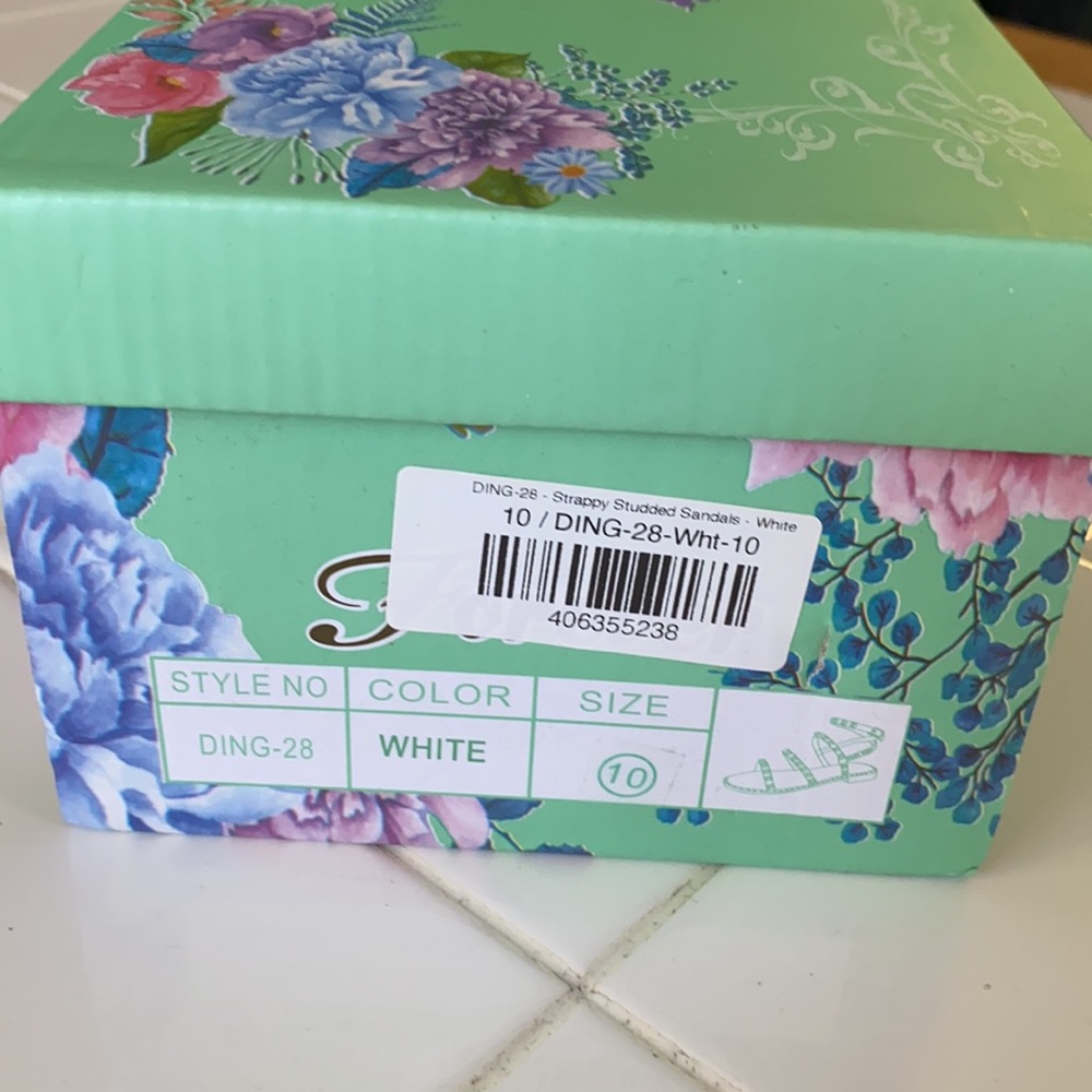 Sandals - Picture 4 of 4